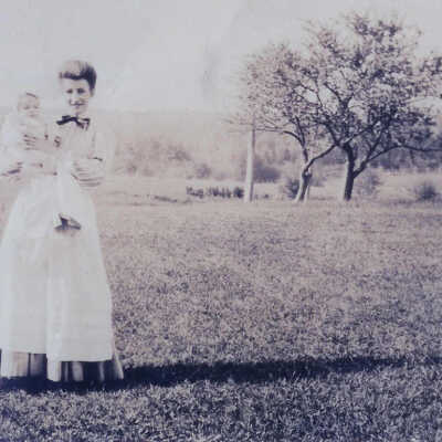 Mary Ames with Isabel-1905