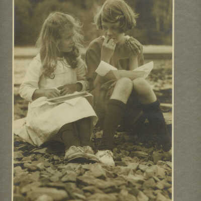 Aline Davis & Friend