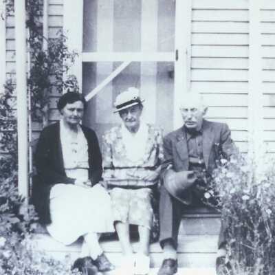 Grace, W.J. Munroe at right