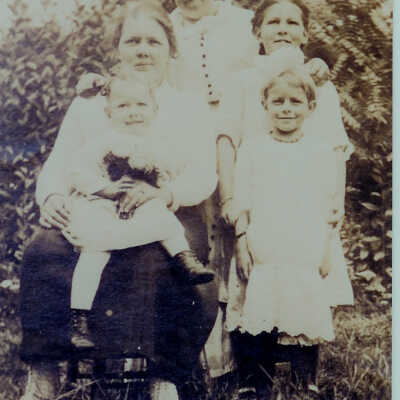 Lizzie Gould family