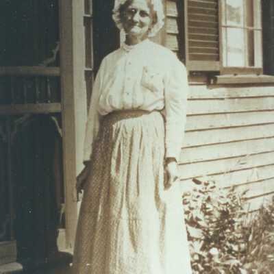 Elvira Rhodes