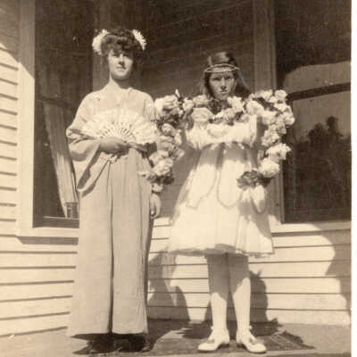 Elizabeth Griffin & Nancy Griffin - Cousins