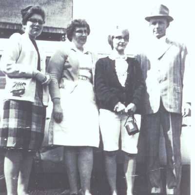 Ray,Peg Miller & daughters