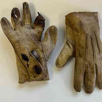 Child's kid gloves