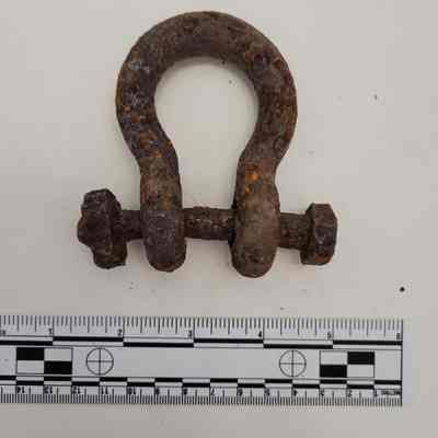 Shackle