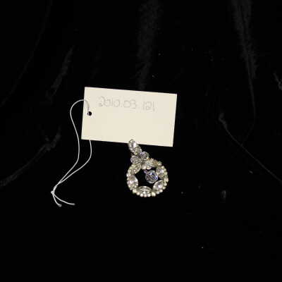 Costume - Jewelry - earring, silver clear rhinestones, clip-on round
