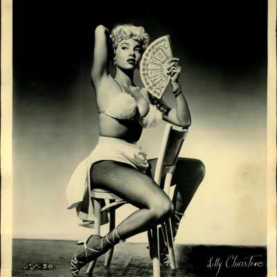 PhotoLilly Christine-costume with fan