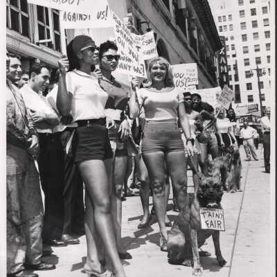 Photo - Jennie Lee and EDL protesting in LA,