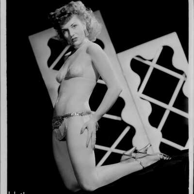 Photo - Gloria Flame - B+W