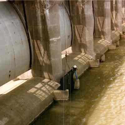 Repairing Part Of Delaware Dam