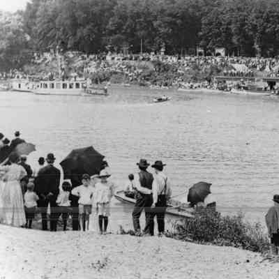 An Old Fashioned Boat Race