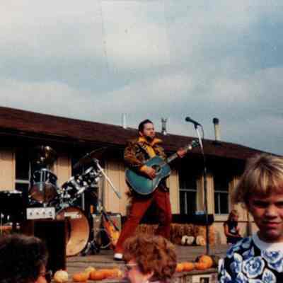 Flamboyant Guitarist
