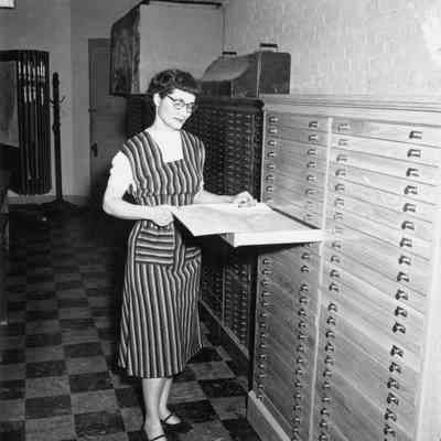 Ohio Geological Survey P098.1423: Pauline Smyth 1955
Photo by Fletcher Twitty. Archived by Lisa Van Doren