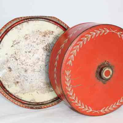 Metal Cake Keeper
