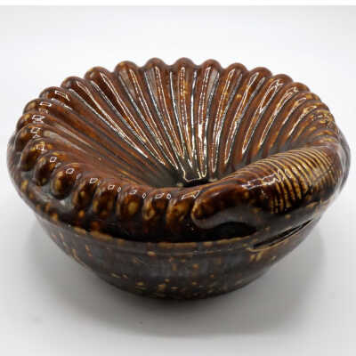 Spittoon, Shell-Shaped