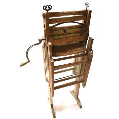 Folding Bench Wringer