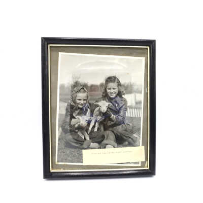 Photograph of Ellen and Hope Bromfield