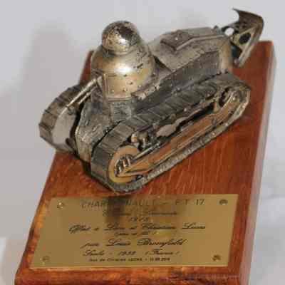 Char Renault F 17 inkwell and plaque