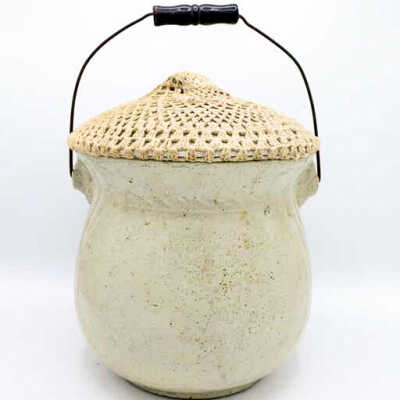Chamber Pot with Cover and Crochet Silencer