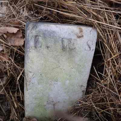 Row 3 - Headstone 7
