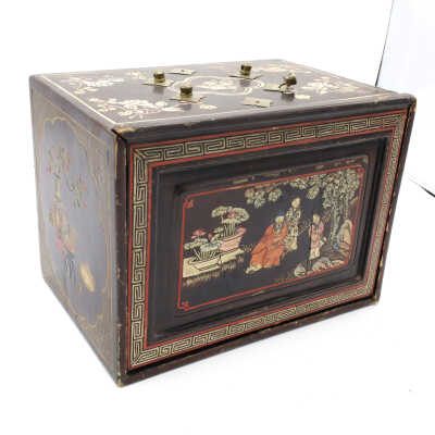 Mahjong Tiles and Storage Box
