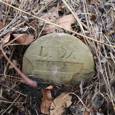 Row 9 - Headstone 10