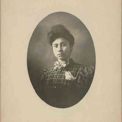 Photo of Unidentified Woman in the Mohler/Follett Family