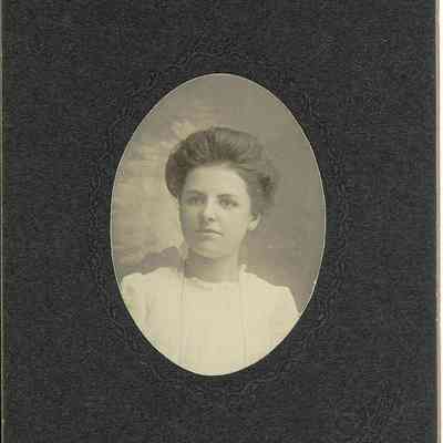 Photo of Unidentified Woman in the Mohler/Follett Family
