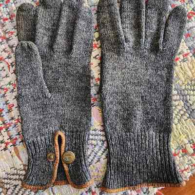 Wool Gloves, J & D McGeorge, for the Wilson Bros Store, Scotland, 20's