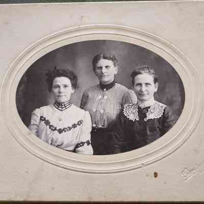 1880 Matt Schneider's Daughters: Gertie (Peter Thome) Kady (Henry Spangler) Anna (John Widzinger) Cabinet Card Photo