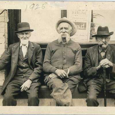 Last Three Civil War Veterans in front of the Liberty Center Store