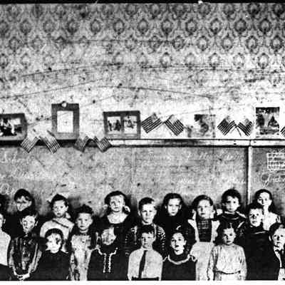 Photo of 1905 Primary Students at the Liberty Center Public School