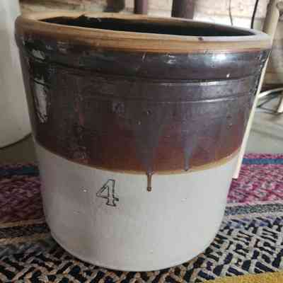 Four Gallon Open Crock, Damage