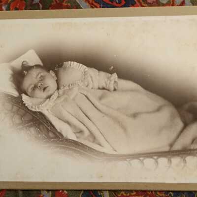 Cabinet Card, Morbid?