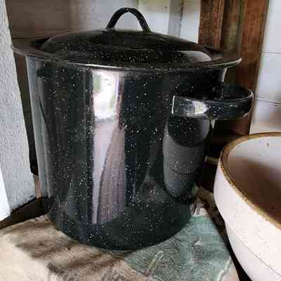 Graniteware Stock Pot, Lid