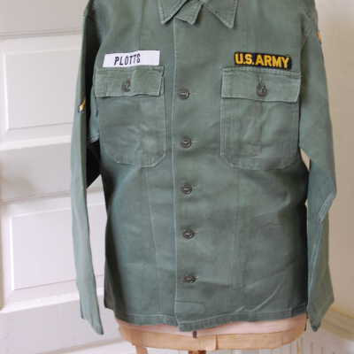Robert E. Plotts Army clothing