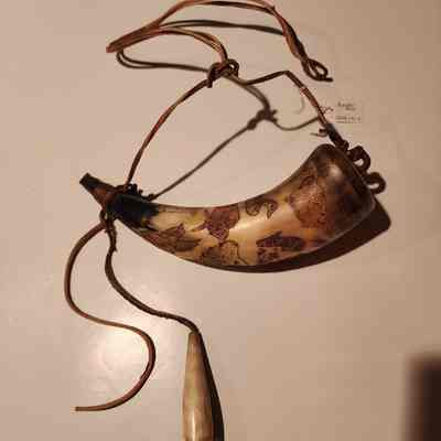 Gunpowder Horn, Carved