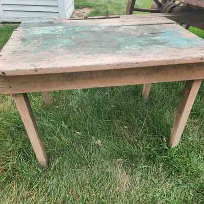 Baker's Table, Primitive
