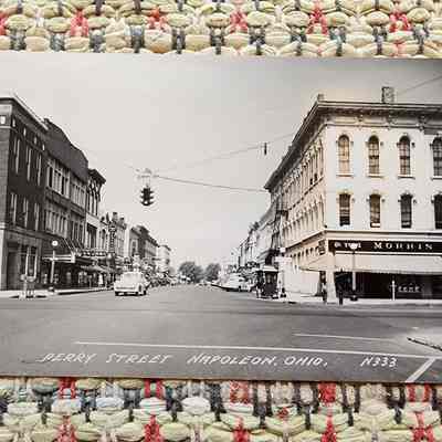 Perry Street, from Courthouse, Looking North, 1940's Post Card
