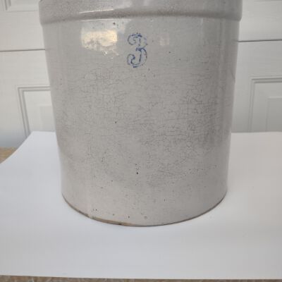 White 3 Gallon Crock