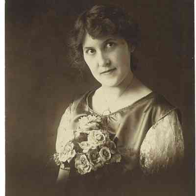 Photo of Unidentified Woman in the Mohler/Follett Family