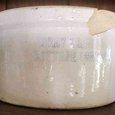 Eskay Creamer, Cottage Cheese Crock, Chip