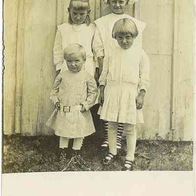 Photo of Four Unidentified Children in the Mohler/Follett Family