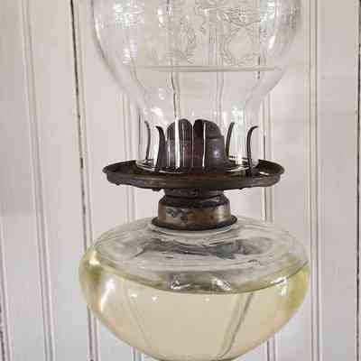 Kerosene Lamp w/Chimney