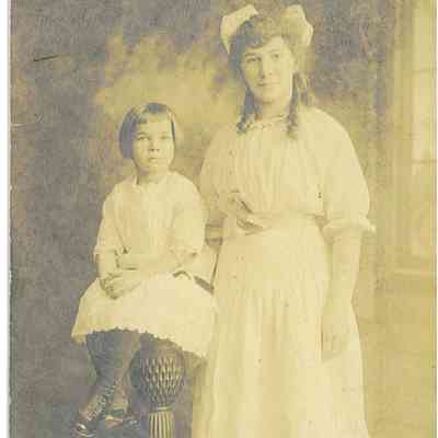 Photo of Two Unidentified Girls From the Mohler/Follett Family