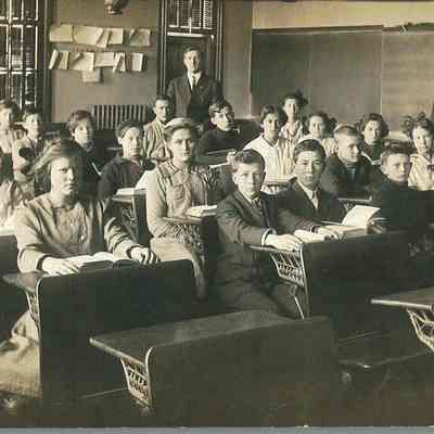 1913-14 7th and 8th grade class of Liberty Center School