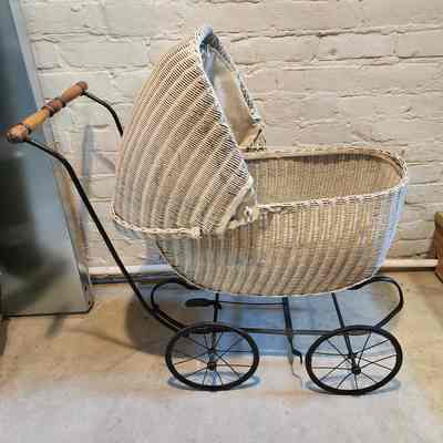 Victorian Wicker Painted Baby/Doll Buggy