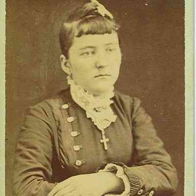 Photo of Unidentified Woman in the Mohler/Follett Family