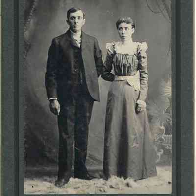 Photo of Unidentified Man and Woman in the Mohler/Follett Family - Gardner Photographer, Napoleon, Ohio