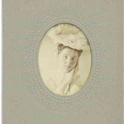 Photo of Unidentified Woman in the Mohler/Follett Family